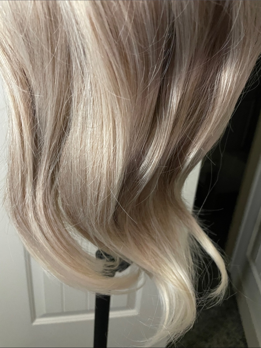 Blonde Wig - Picture 6 of 12